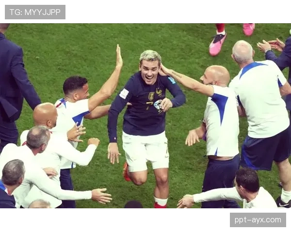 格列兹曼向齐达内等传奇前辈取经，精进球技与职业素养